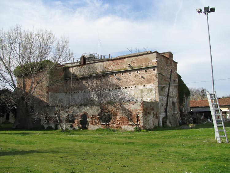 Castello della Lupa