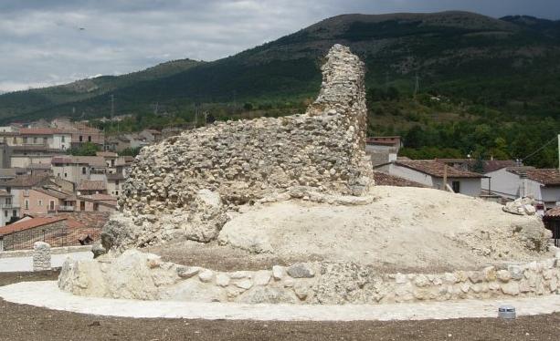 castello di Poggio Picenze