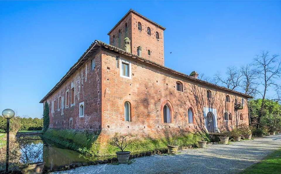 Castello di Sant'Alessio con Vialone
