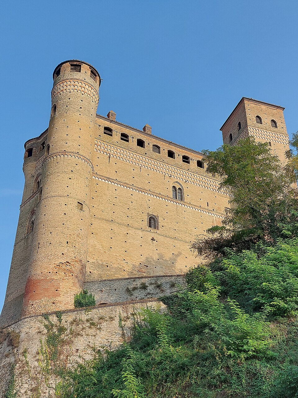 castello di Serralunga