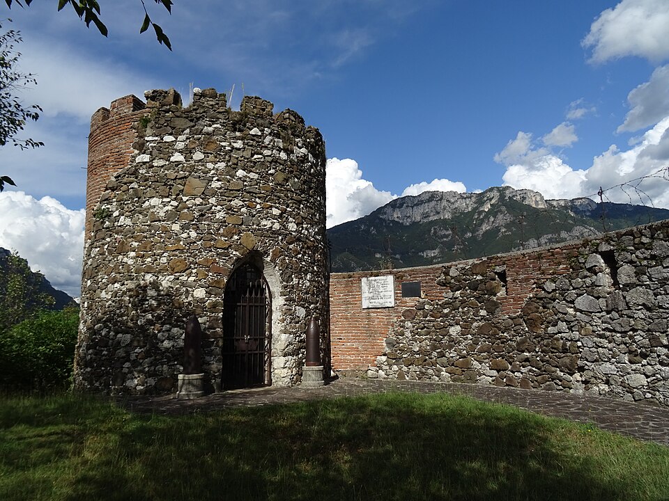 Castello di Velo