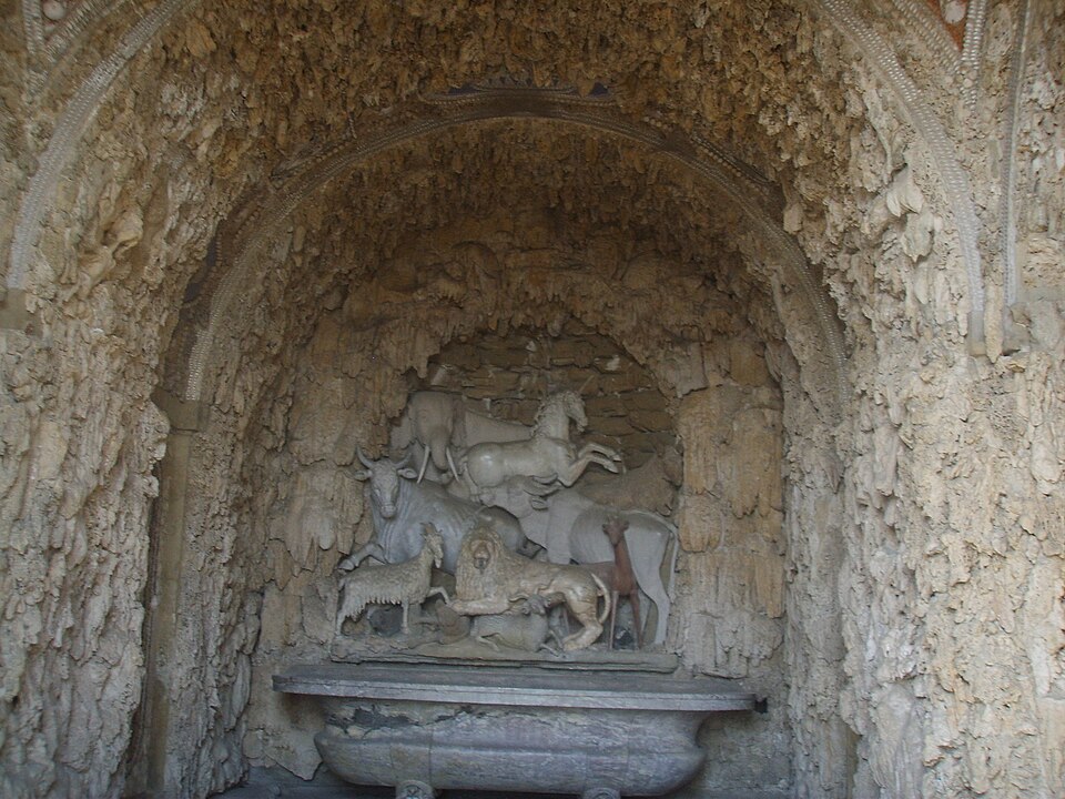 Castello in grotta