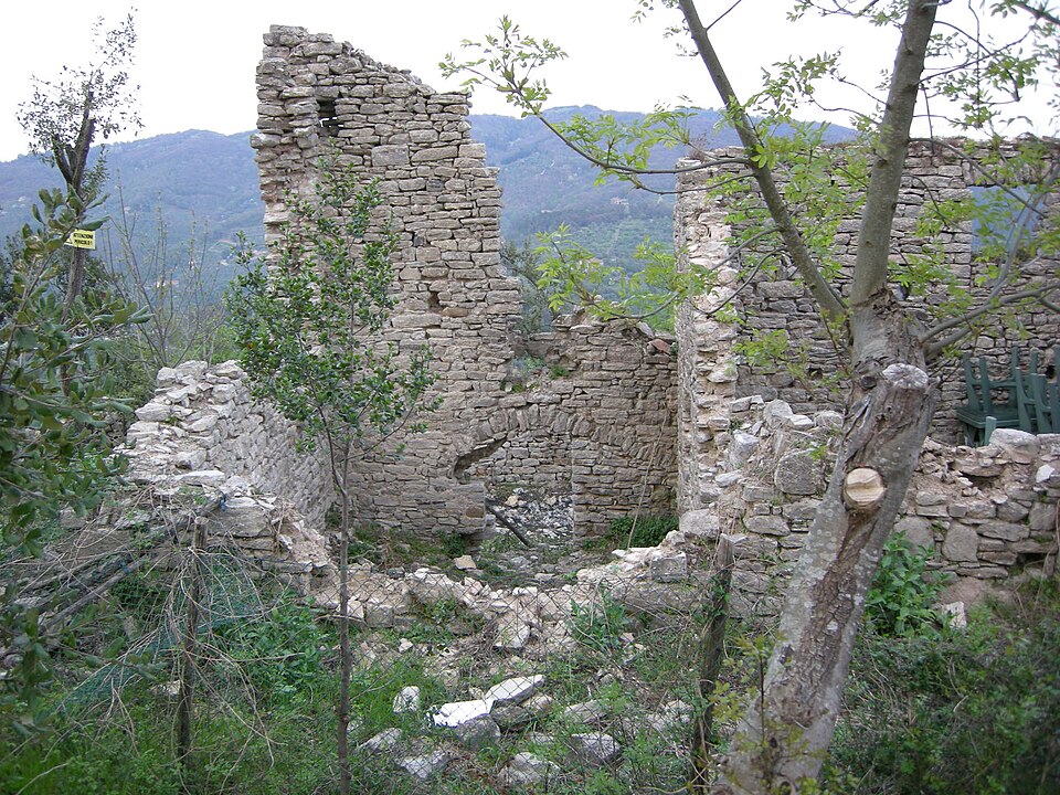 resti del Castello di Monsummano Alto