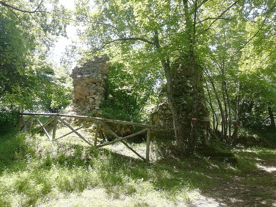 Resti della Rocca di Belvedere
