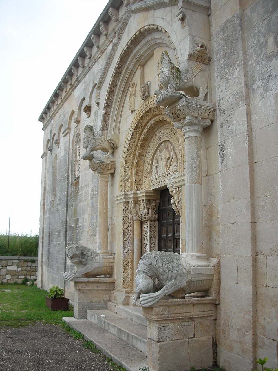 abbazia di San Leonardo in Lama Volara