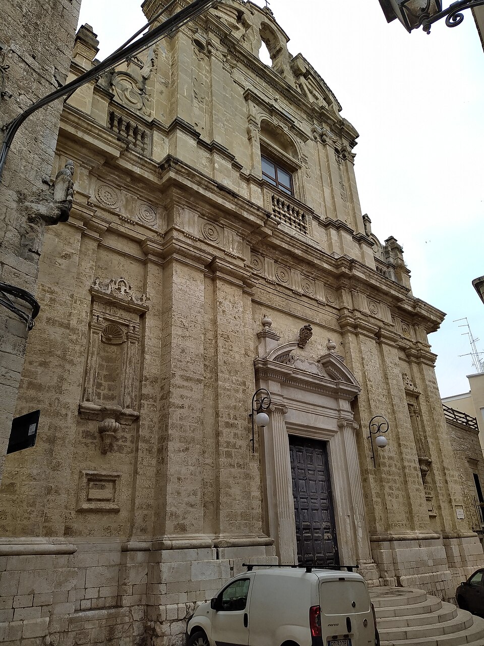 ex chiesa di Santa Teresa dei Maschi - Museo dei pigmenti naturali colorati e sede di Bibart Biennale d'Arte contemporanea