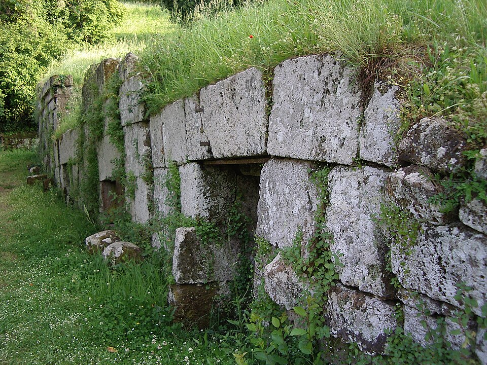 necropoli del Crocifisso del Tufo