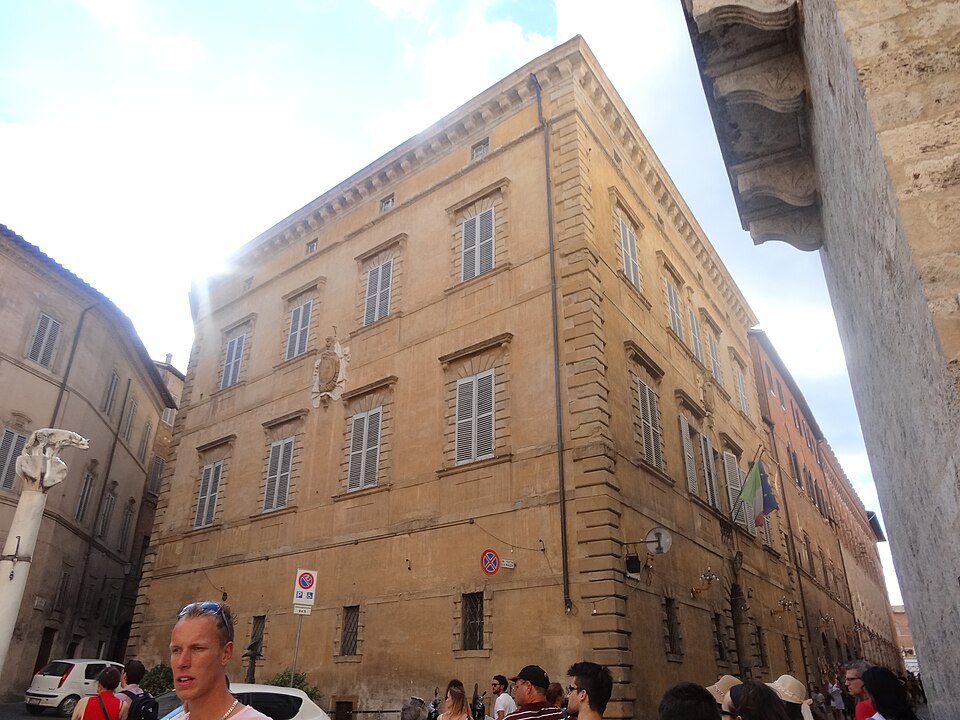 Palazzo Chigi Piccolomini alla Postierla