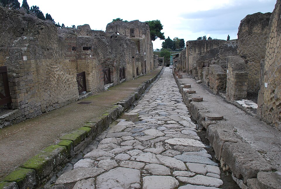 Shop with Apartment of Cominius