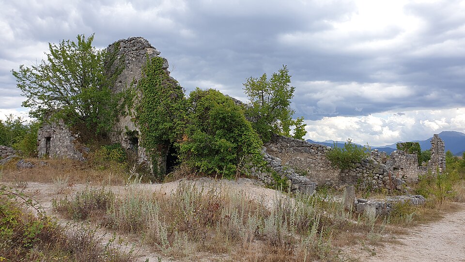 Borgo Medioevale di Alba Fucens