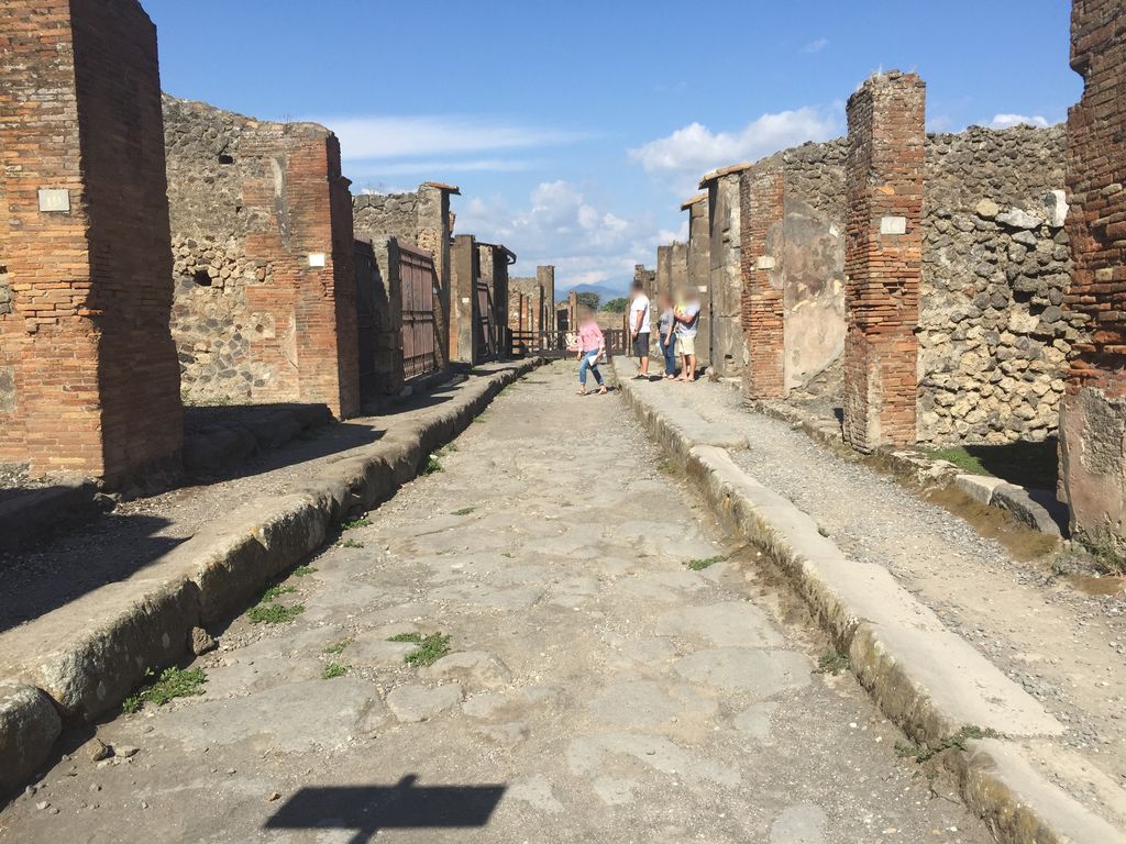 VII.4.15 Caupona or Workshop for the Society of Saccari