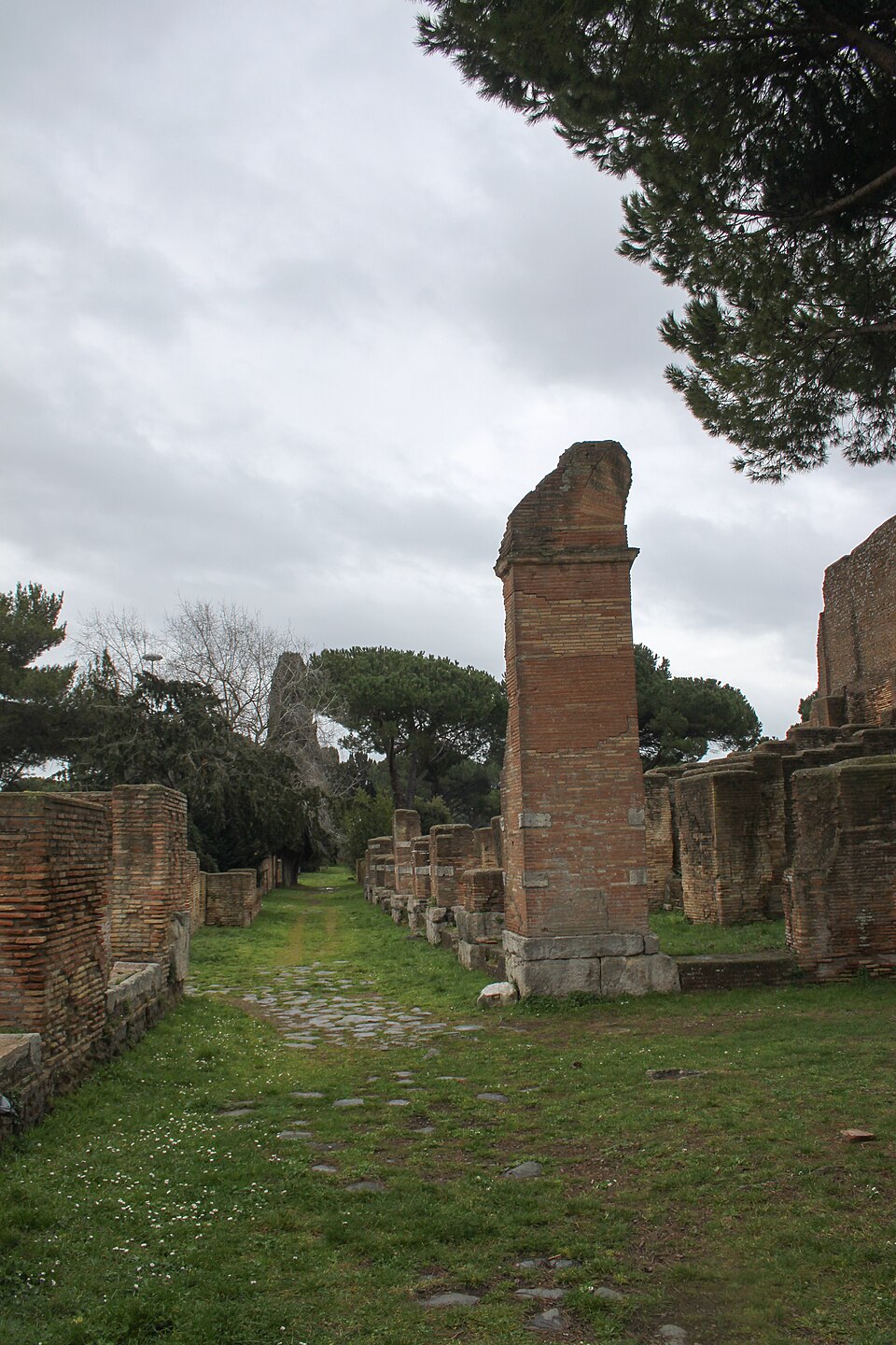 Caseggiato tra via Semita dei Cippi e via della Domus del Pozzo (V,II,2)