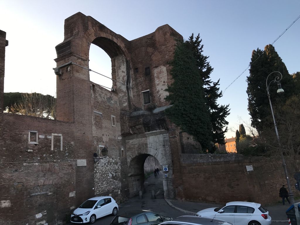 Porta Caelimontana