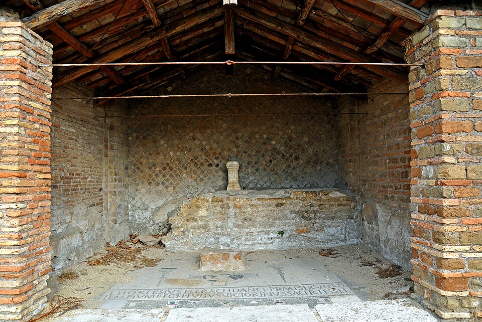 Shrine inside Horrea di Hortensius (V,XII,1)