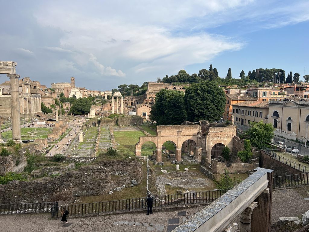 Tempio di Vespasiano e Tito