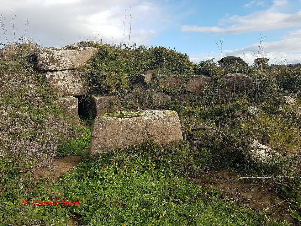 Tomba di Giganti di Furrighesu