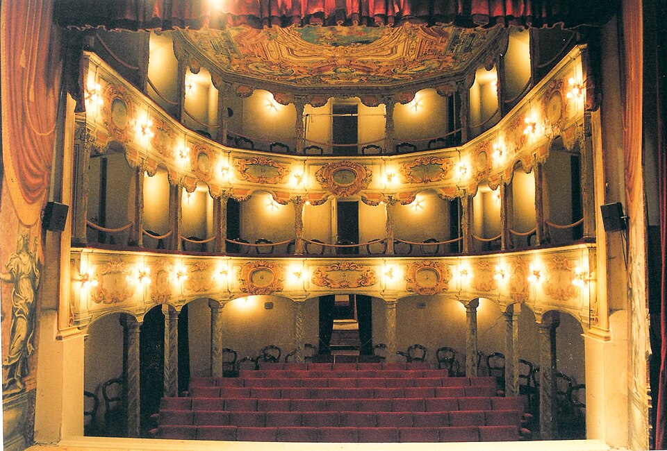 Teatro comunale Flora di Penna San Giovanni